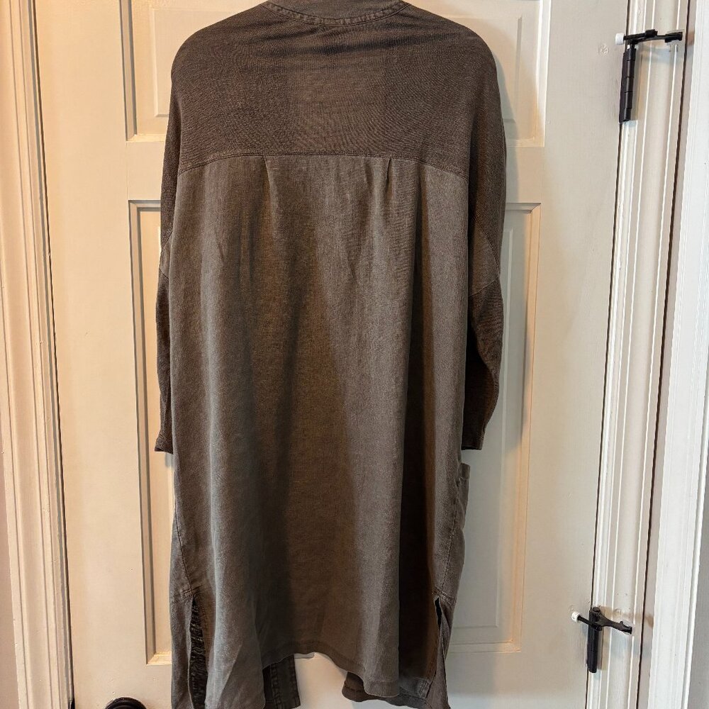 XCVI green linen topper size S